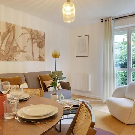 Amazing 4p/1br With Small Garden Paris