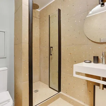 Amazing 4p/1br With Small Garden Apartment